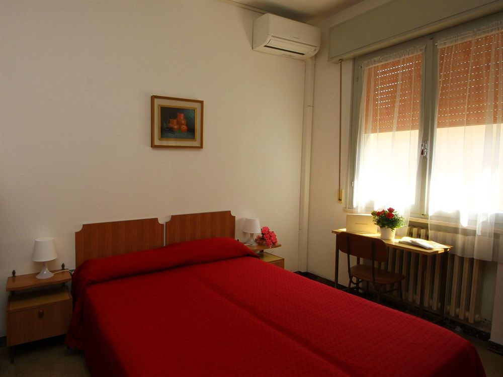 Villa Lauda B&B リミニ エクステリア 写真