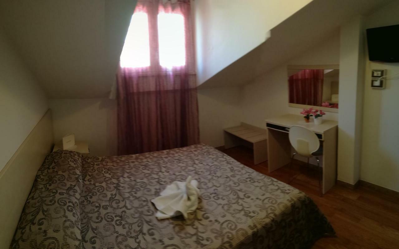 Villa Lauda B&B リミニ エクステリア 写真